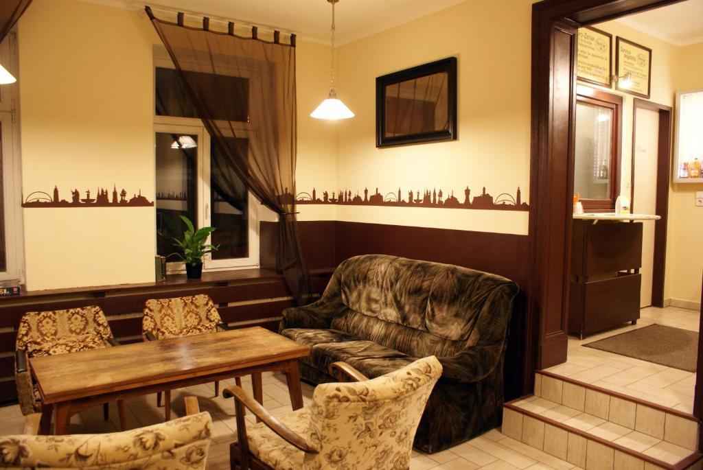 Hostel No 5 Хале Екстериор снимка